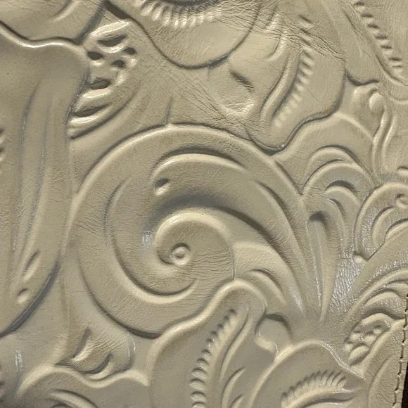 Elegant MW/oT Patricia Nash Cream Leather Crossbody Bag - Picture 4 of 6